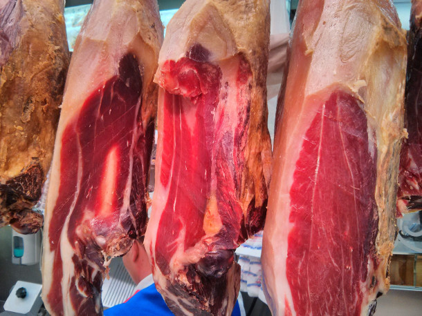 Patas de jamón serrano (Legs of ham)